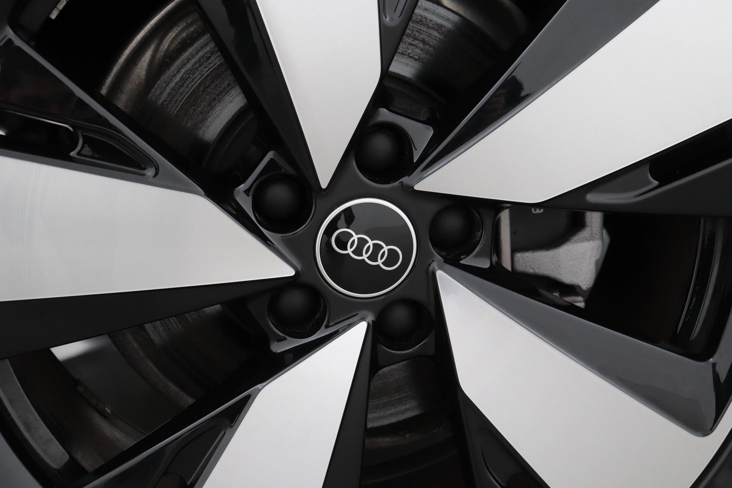 Audi A5 2.0 TFSI quattro S edition | Black-optiek | Bijrijdersscherm | Pilot Assist | Stoelverwarming | Matrix LED | ACC | 19 Inch