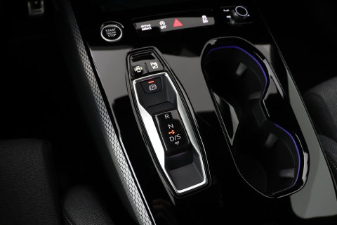 Audi A5 2.0 TFSI quattro S edition | Black-optiek | Bijrijdersscherm | Pilot Assist | Stoelverwarming | Matrix LED | ACC | 19 Inch
