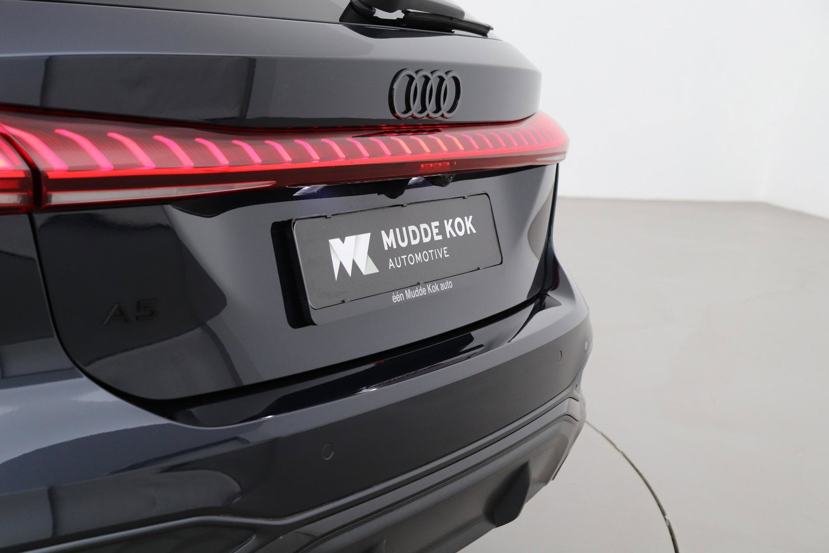 Audi A5 2.0 TFSI quattro S edition | Black-optiek | Bijrijdersscherm | Pilot Assist | Stoelverwarming | Matrix LED | ACC | 19 Inch
