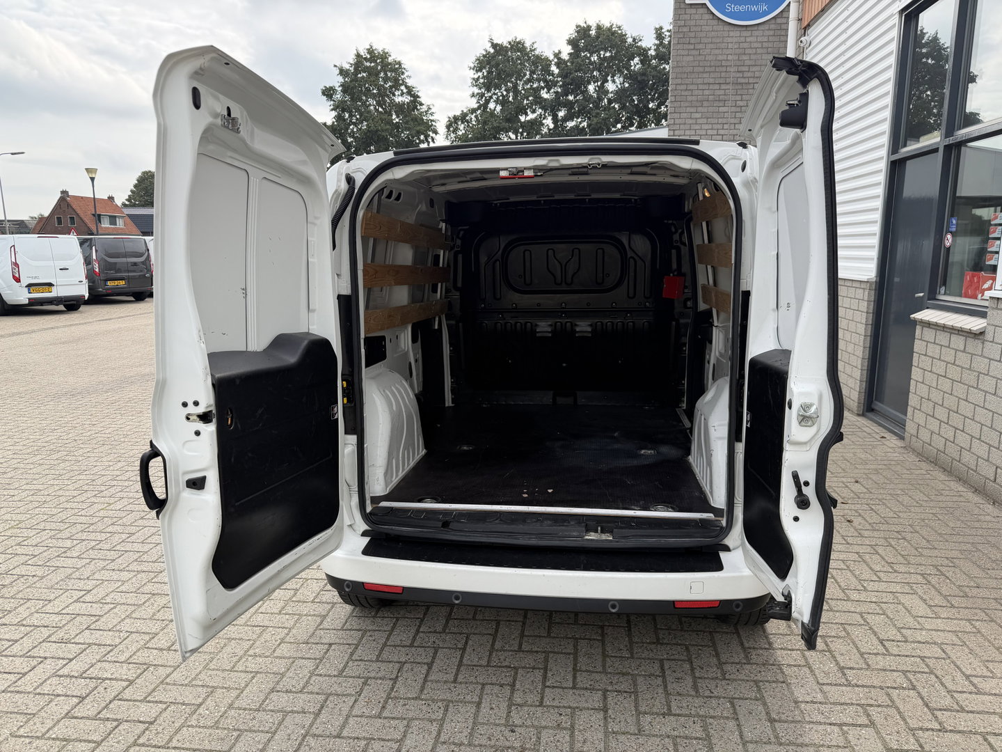 Opel Combo 1.6 CDTi 105pk L2H1 Sport / vaste prijs rijklaar € 8.950 ex btw / euro 6 / bpm vrij / lease vanaf € 151 / airco / cruise control / pdc achter / stoelverwarming / armsteun
