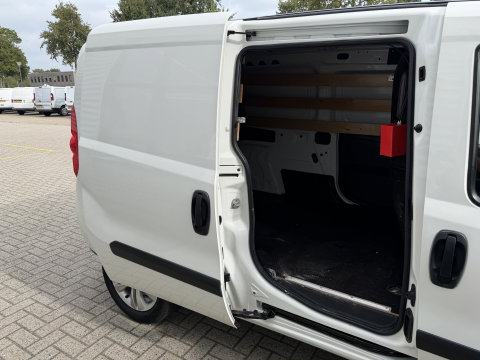 Opel Combo 1.6 CDTi 105pk L2H1 Sport / vaste prijs rijklaar € 8.950 ex btw / euro 6 / bpm vrij / lease vanaf € 151 / airco / cruise control / pdc achter / stoelverwarming / armsteun