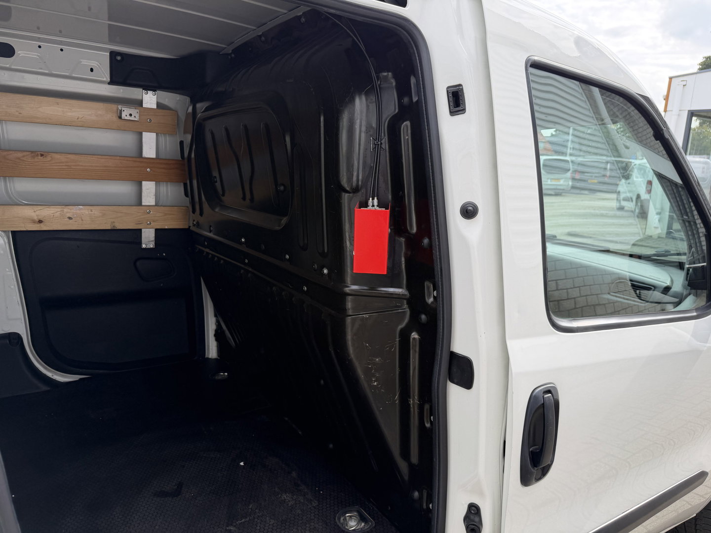 Opel Combo 1.6 CDTi 105pk L2H1 Sport / vaste prijs rijklaar € 8.950 ex btw / euro 6 / bpm vrij / lease vanaf € 151 / airco / cruise control / pdc achter / stoelverwarming / armsteun