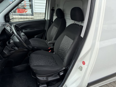Opel Combo 1.6 CDTi 105pk L2H1 Sport / vaste prijs rijklaar € 8.950 ex btw / euro 6 / bpm vrij / lease vanaf € 151 / airco / cruise control / pdc achter / stoelverwarming / armsteun