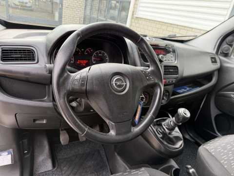 Opel Combo 1.6 CDTi 105pk L2H1 Sport / vaste prijs rijklaar € 8.950 ex btw / euro 6 / bpm vrij / lease vanaf € 151 / airco / cruise control / pdc achter / stoelverwarming / armsteun