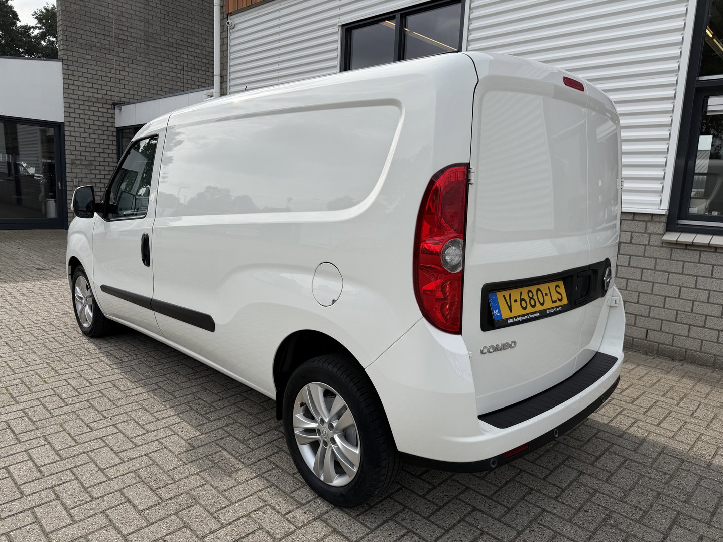 Opel Combo 1.6 CDTi 105pk L2H1 Sport / vaste prijs rijklaar € 8.950 ex btw / euro 6 / bpm vrij / lease vanaf € 151 / airco / cruise control / pdc achter / stoelverwarming / armsteun