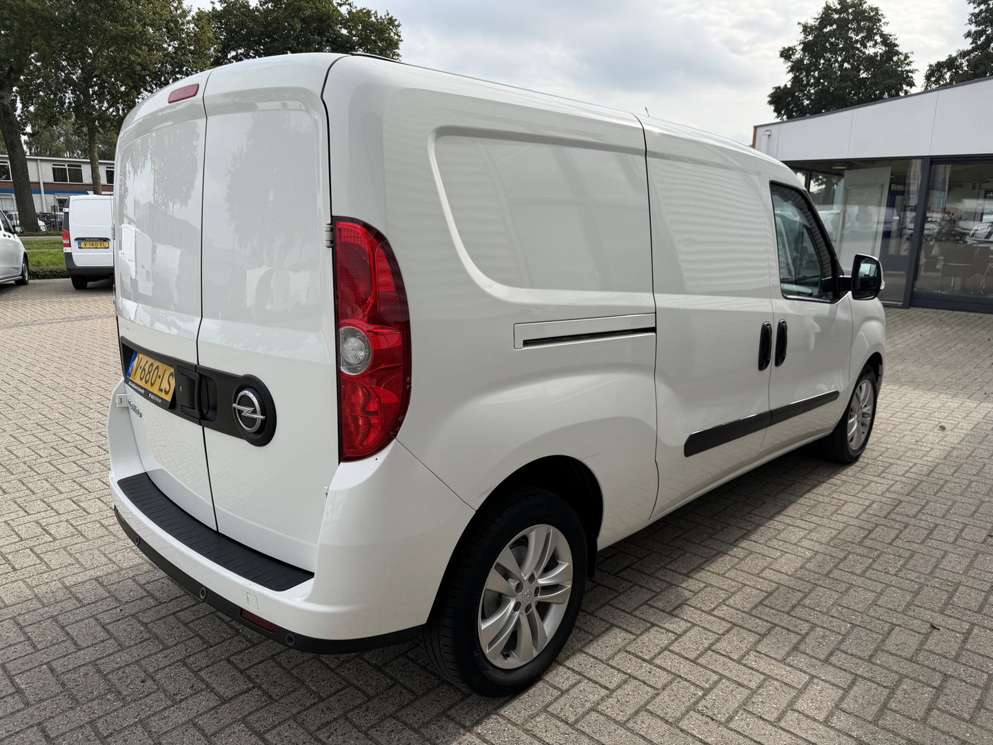 Opel Combo 1.6 CDTi 105pk L2H1 Sport / vaste prijs rijklaar € 8.950 ex btw / euro 6 / bpm vrij / lease vanaf € 151 / airco / cruise control / pdc achter / stoelverwarming / armsteun