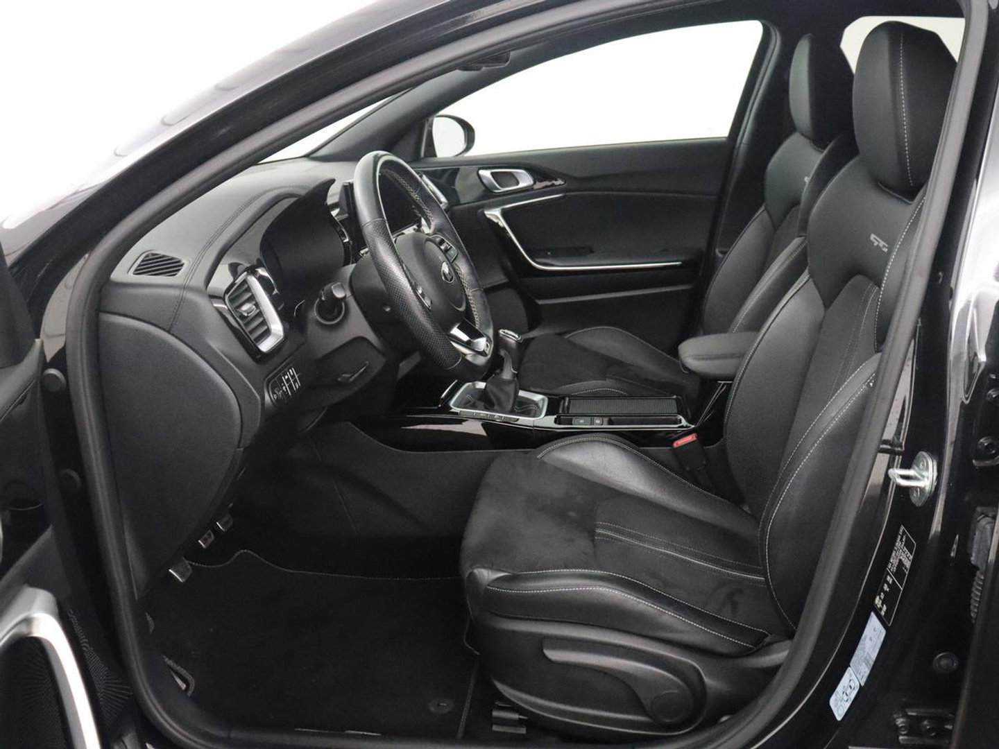 Kia ProCeed 1.0 T-GDI GT-Line | Leder/Alcantara | Stuur/stoel verwarming | Carplay | Virtual Dashboard | Full LED | Camera | Park assist | Climate control |