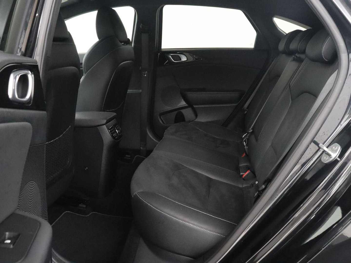 Kia ProCeed 1.0 T-GDI GT-Line | Leder/Alcantara | Stuur/stoel verwarming | Carplay | Virtual Dashboard | Full LED | Camera | Park assist | Climate control |