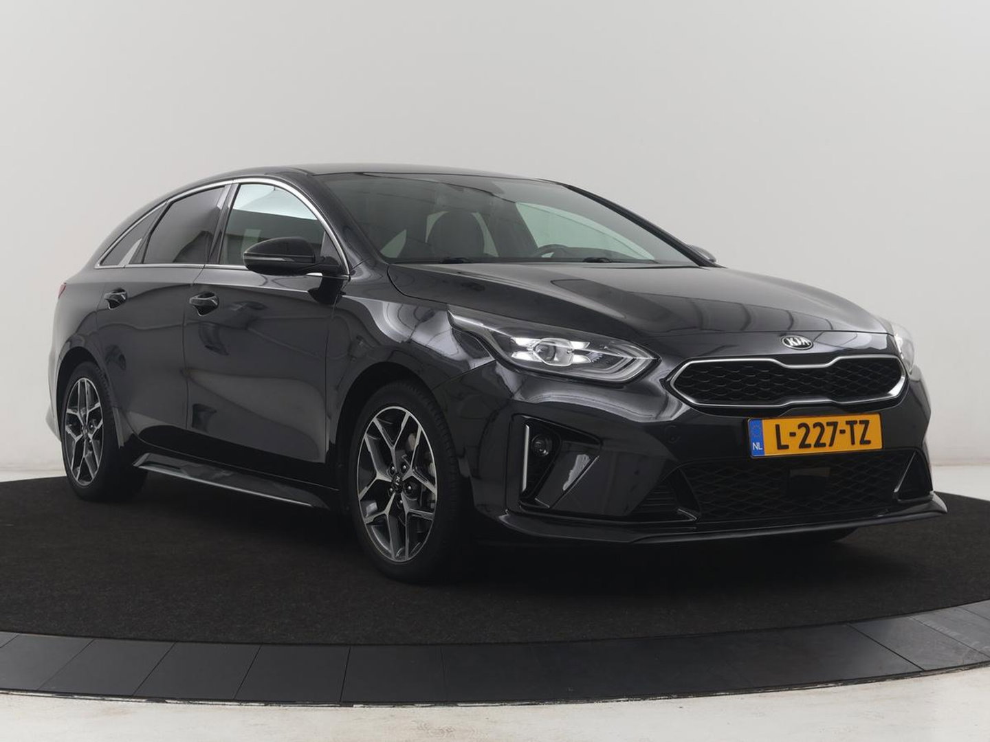 Kia ProCeed 1.0 T-GDI GT-Line | Leder/Alcantara | Stuur/stoel verwarming | Carplay | Virtual Dashboard | Full LED | Camera | Park assist | Climate control |