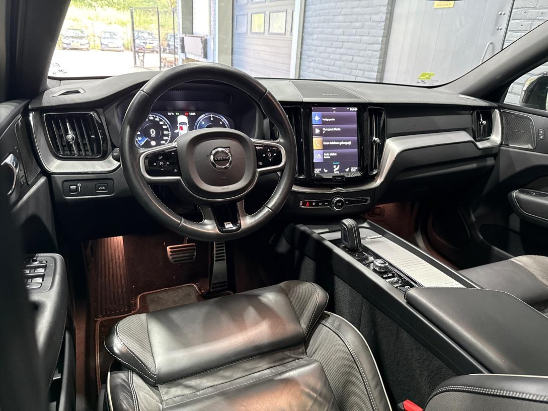 Volvo XC60 2.0 B4 R-Design | Harman/Kardon | Panoramadak | Trekhaak | Camera | Stoelverwarming | Verwarmde voorruit