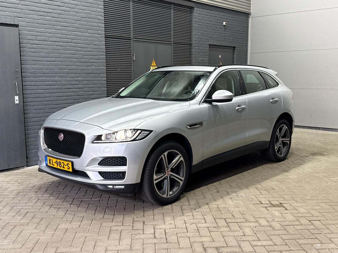 Jaguar F-PACE 3.0 S AWD 30d | Panoramadak | Trekhaak | Meridian | Stoelventilatie | Keyless | Stoel+achterbankverwarming | Camera