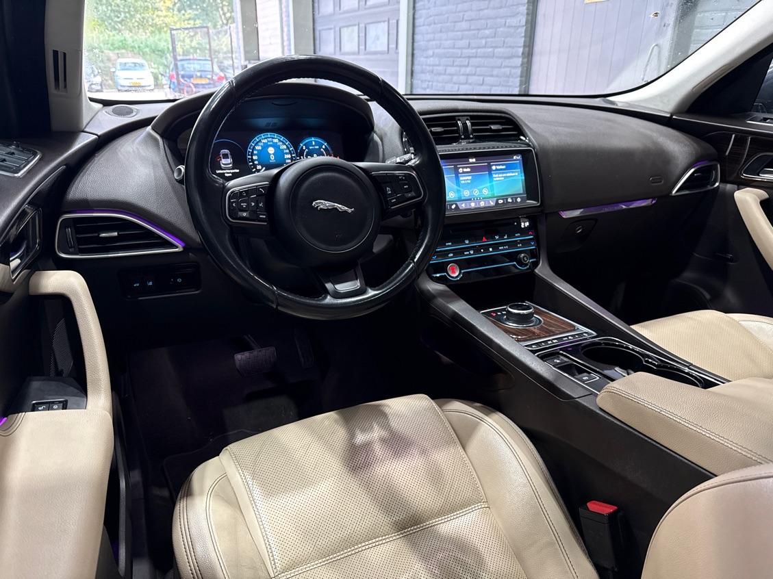 Jaguar F-PACE 3.0 S AWD 30d | Panoramadak | Trekhaak | Meridian | Stoelventilatie | Keyless | Stoel+achterbankverwarming | Camera