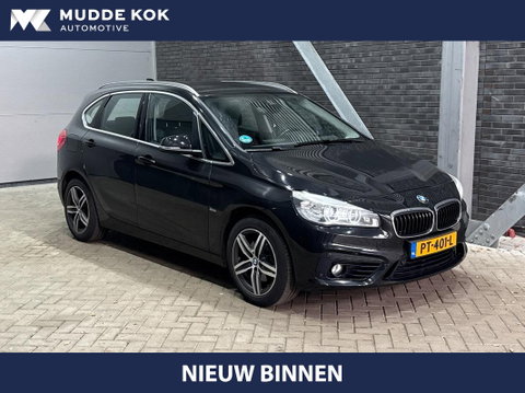 BMW 2 Serie Active Tourer 220i Centennial High Executive | Trekhaak | Head-Up | Keyless | Stoel+Stuurverwarming | Parkeerassistent | Leder | LED