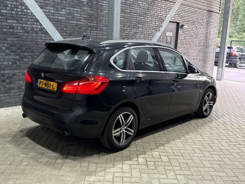 BMW 2 Serie Active Tourer 220i Centennial High Executive | Trekhaak | Head-Up | Keyless | Stoel+Stuurverwarming | Parkeerassistent | Leder | LED