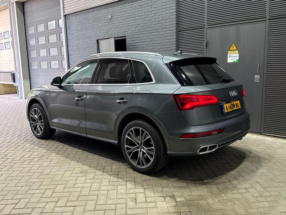 Audi Q5 55 TFSIe Quattro Competition | 360° Camera | Head-Up | Keyless | LED | Stoelverwarming V+A | Parkeerassistent | 19 Inch