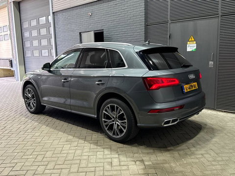 Audi Q5 55 TFSIe Quattro Competition | 360° Camera | Head-Up | Keyless | LED | Stoelverwarming V+A | Parkeerassistent | 19 Inch
