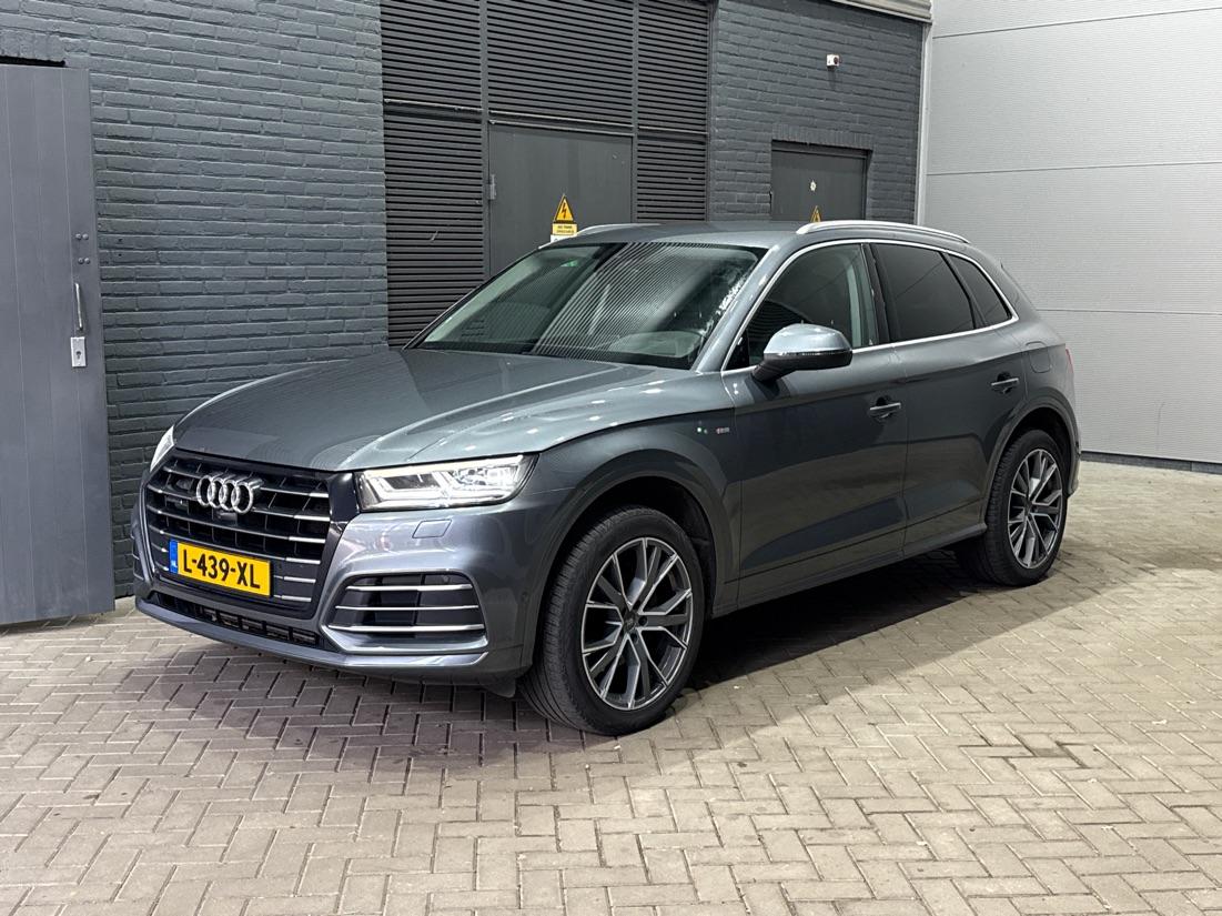Audi Q5 55 TFSIe Quattro Competition | 360° Camera | Head-Up | Keyless | LED | Stoelverwarming V+A | Parkeerassistent | 19 Inch