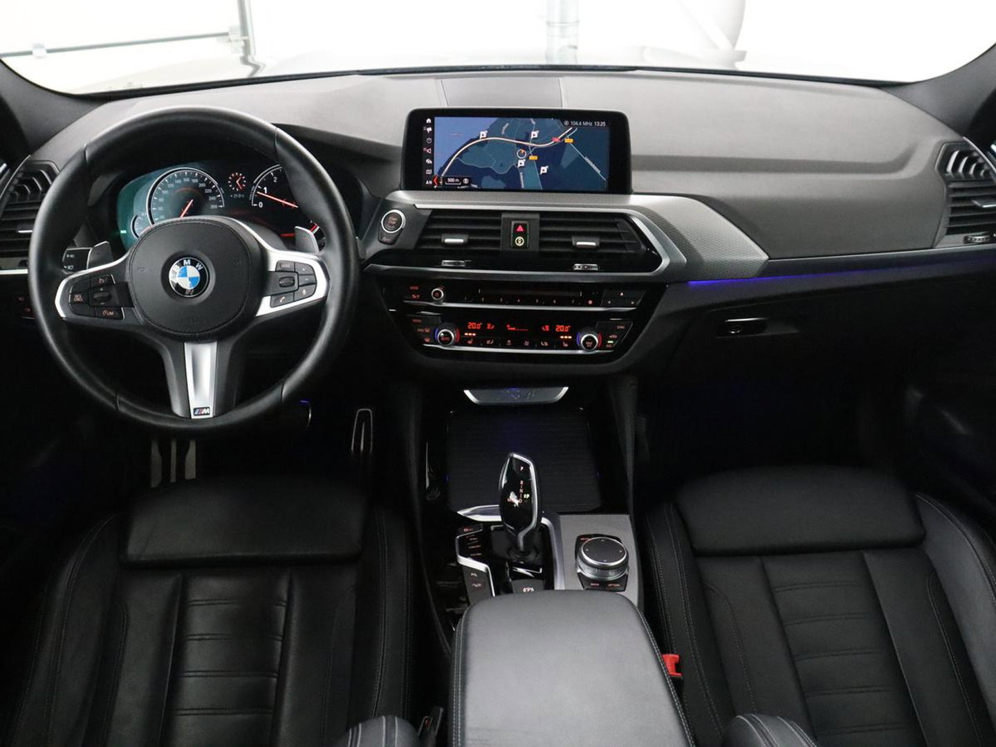 BMW X4 xDrive20i High Executive Edition M-sport | Panoramadak | Leder | Trekhaak | Camera | Sfeerverlichting | Stoelverwarming | Full LED | Climate control | Park assist | Cruise control |