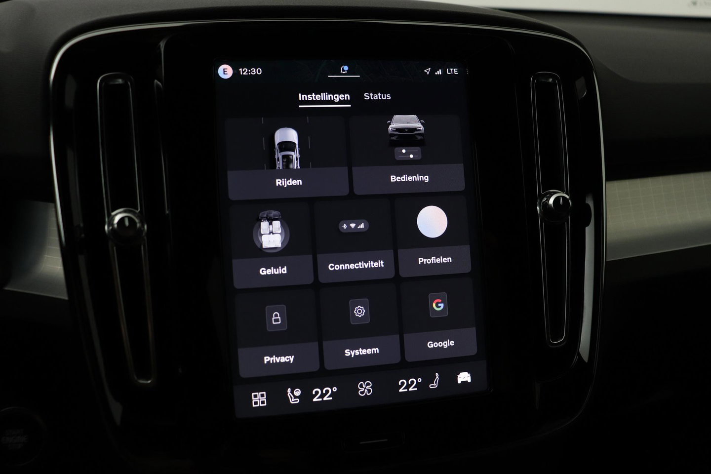 Volvo XC40 2.0 B3 Plus Black Edition | Harman/Kardon | BLIS | 360° Camera | Pilot Assist | Stoel+Stuurverwarming | Memory | ACC | 20 Inch