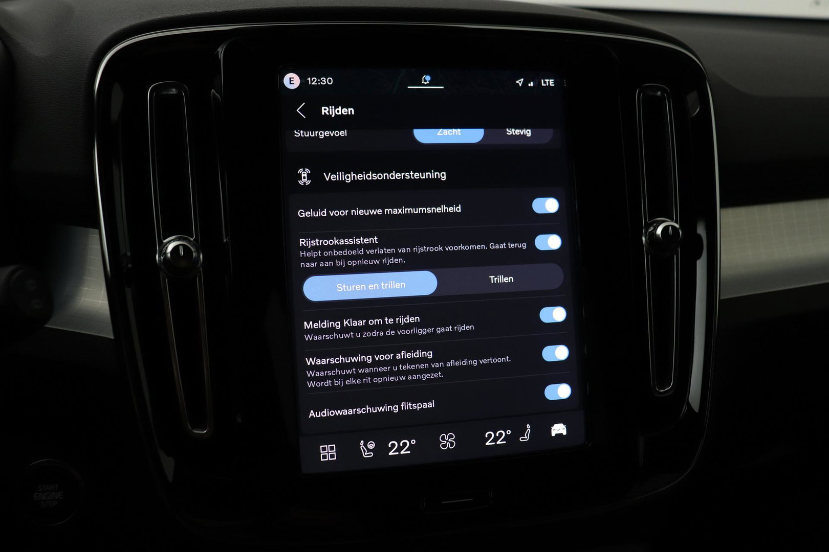 Volvo XC40 2.0 B3 Plus Black Edition | Harman/Kardon | BLIS | 360° Camera | Pilot Assist | Stoel+Stuurverwarming | Memory | ACC | 20 Inch
