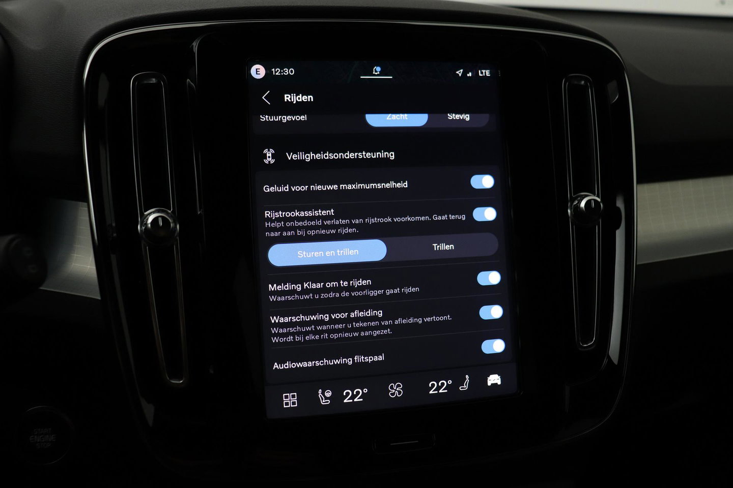 Volvo XC40 2.0 B3 Plus Black Edition | Harman/Kardon | BLIS | 360° Camera | Pilot Assist | Stoel+Stuurverwarming | Memory | ACC | 20 Inch