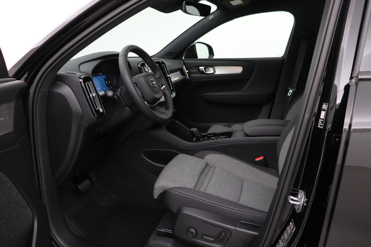 Volvo XC40 2.0 B3 Plus Black Edition | Harman/Kardon | BLIS | 360° Camera | Pilot Assist | Stoel+Stuurverwarming | Memory | ACC | 20 Inch