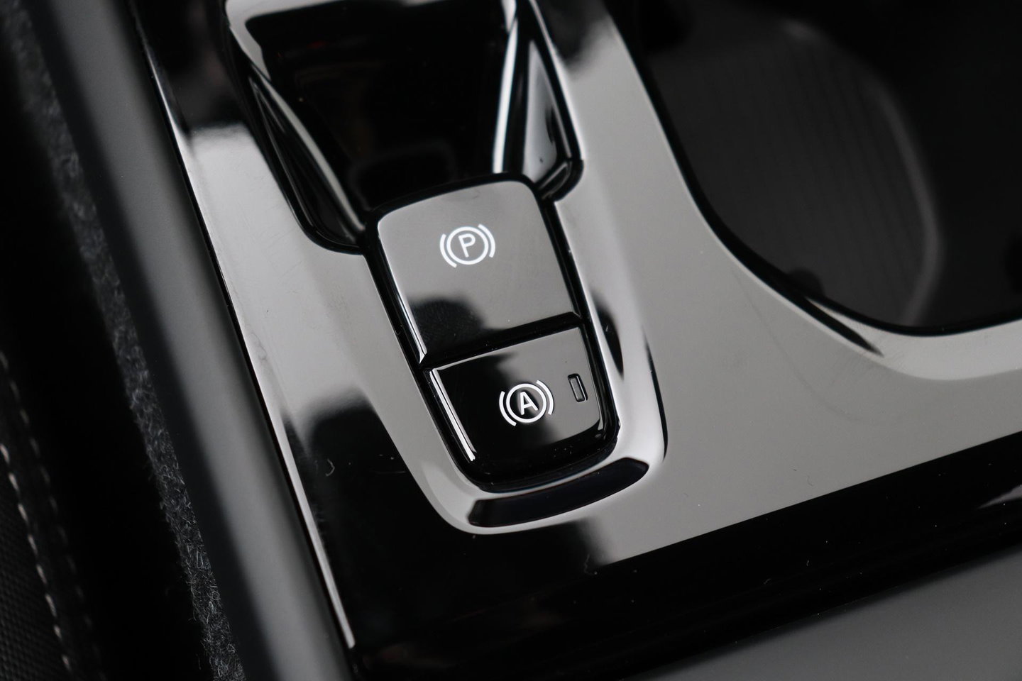 Volvo XC40 2.0 B3 Plus Black Edition | Harman/Kardon | BLIS | 360° Camera | Pilot Assist | Stoel+Stuurverwarming | Memory | ACC | 20 Inch
