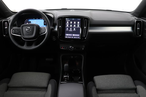 Volvo XC40 2.0 B3 Plus Black Edition | Harman/Kardon | BLIS | 360° Camera | Pilot Assist | Stoel+Stuurverwarming | Memory | ACC | 20 Inch