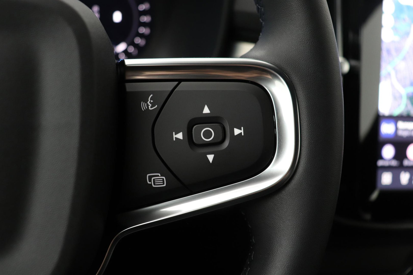 Volvo XC40 2.0 B3 Plus Black Edition | Harman/Kardon | BLIS | 360° Camera | Pilot Assist | Stoel+Stuurverwarming | Memory | ACC | 20 Inch