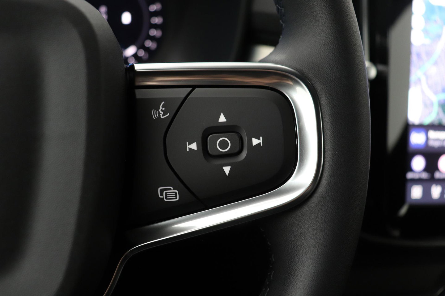 Volvo XC40 2.0 B3 Plus Black Edition | Harman/Kardon | BLIS | 360° Camera | Pilot Assist | Stoel+Stuurverwarming | Memory | ACC | 20 Inch