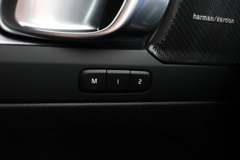 Volvo XC40 2.0 B3 Plus Black Edition | Harman/Kardon | BLIS | 360° Camera | Pilot Assist | Stoel+Stuurverwarming | Memory | ACC | 20 Inch