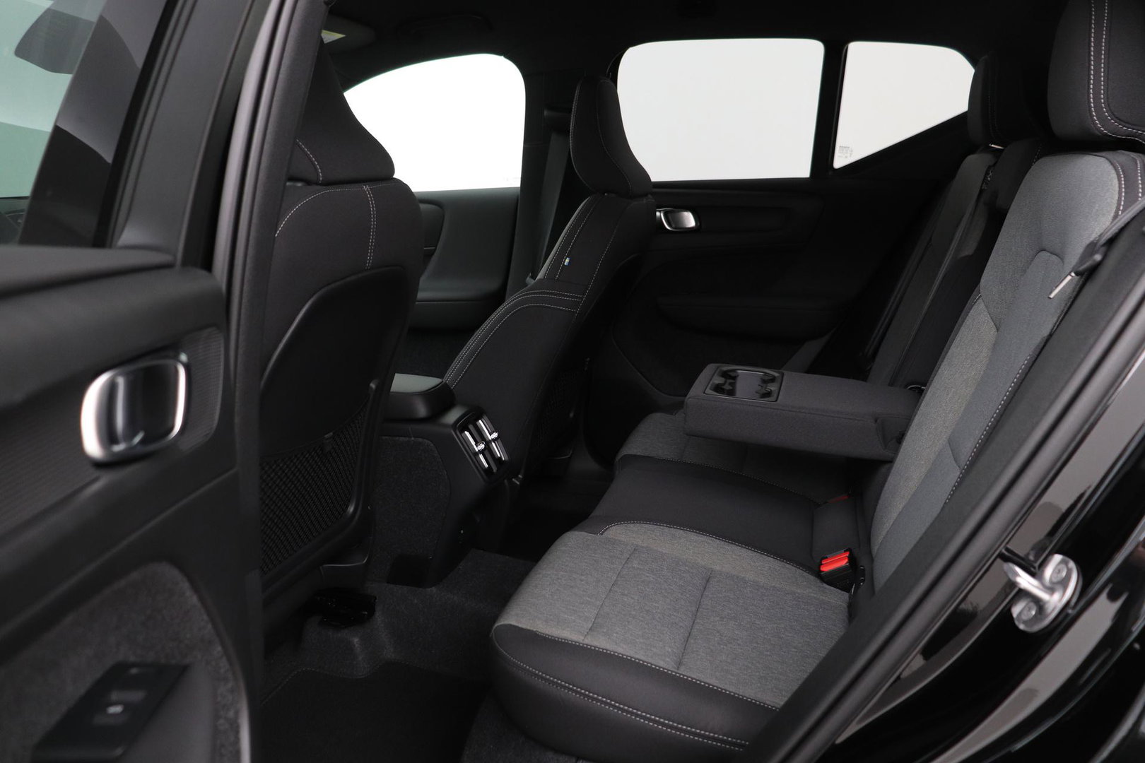 Volvo XC40 2.0 B3 Plus Black Edition | Harman/Kardon | BLIS | 360° Camera | Pilot Assist | Stoel+Stuurverwarming | Memory | ACC | 20 Inch