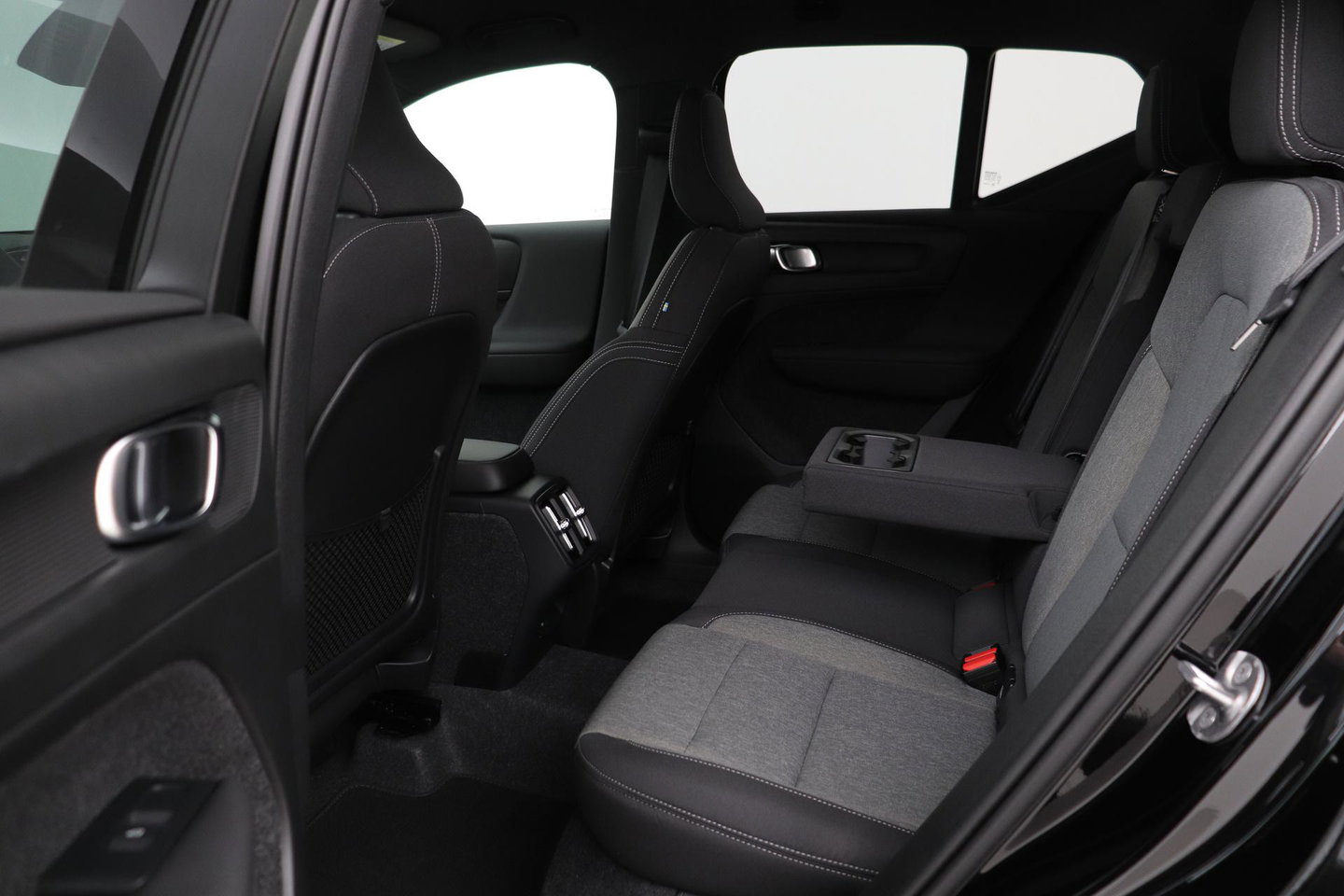 Volvo XC40 2.0 B3 Plus Black Edition | Harman/Kardon | BLIS | 360° Camera | Pilot Assist | Stoel+Stuurverwarming | Memory | ACC | 20 Inch