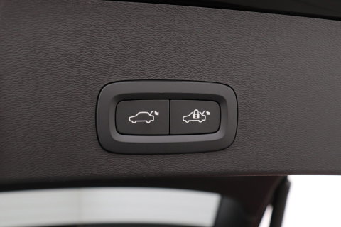 Volvo XC40 2.0 B3 Plus Black Edition | Harman/Kardon | BLIS | 360° Camera | Pilot Assist | Stoel+Stuurverwarming | Memory | ACC | 20 Inch