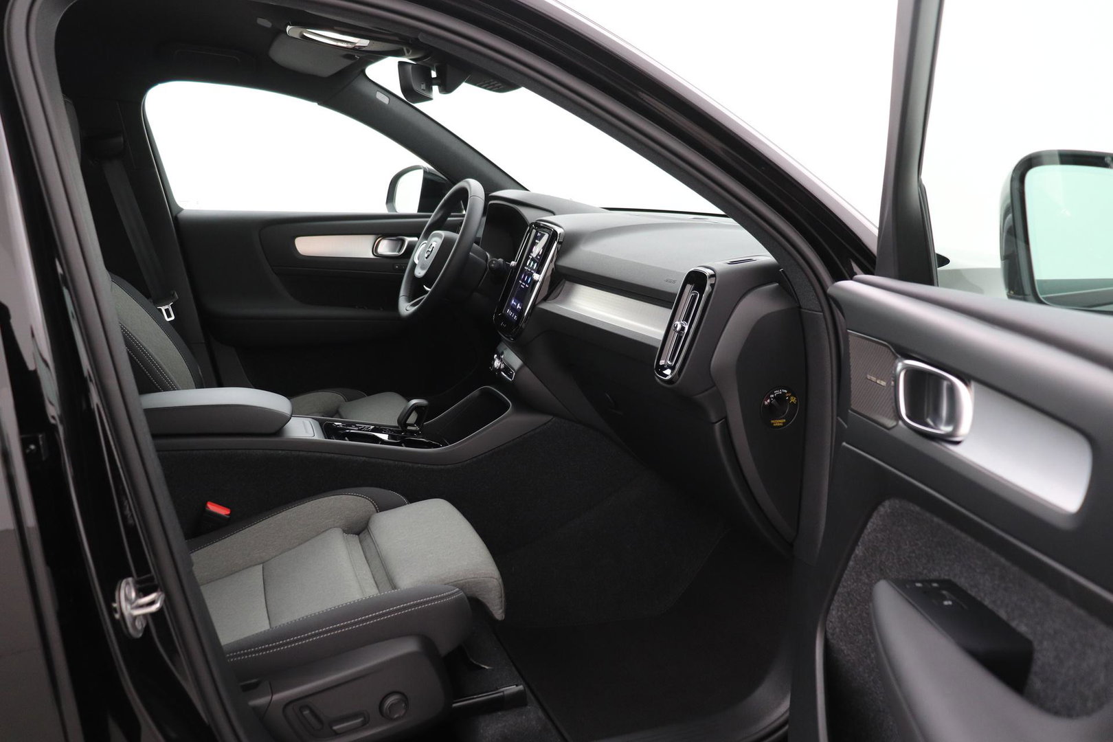 Volvo XC40 2.0 B3 Plus Black Edition | Harman/Kardon | BLIS | 360° Camera | Pilot Assist | Stoel+Stuurverwarming | Memory | ACC | 20 Inch