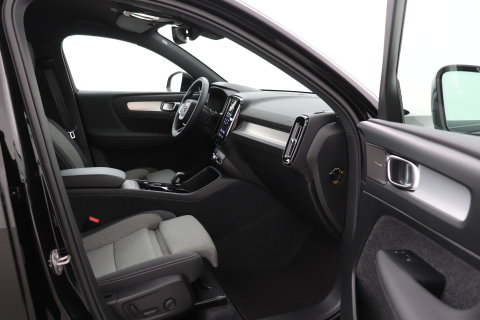 Volvo XC40 2.0 B3 Plus Black Edition | Harman/Kardon | BLIS | 360° Camera | Pilot Assist | Stoel+Stuurverwarming | Memory | ACC | 20 Inch