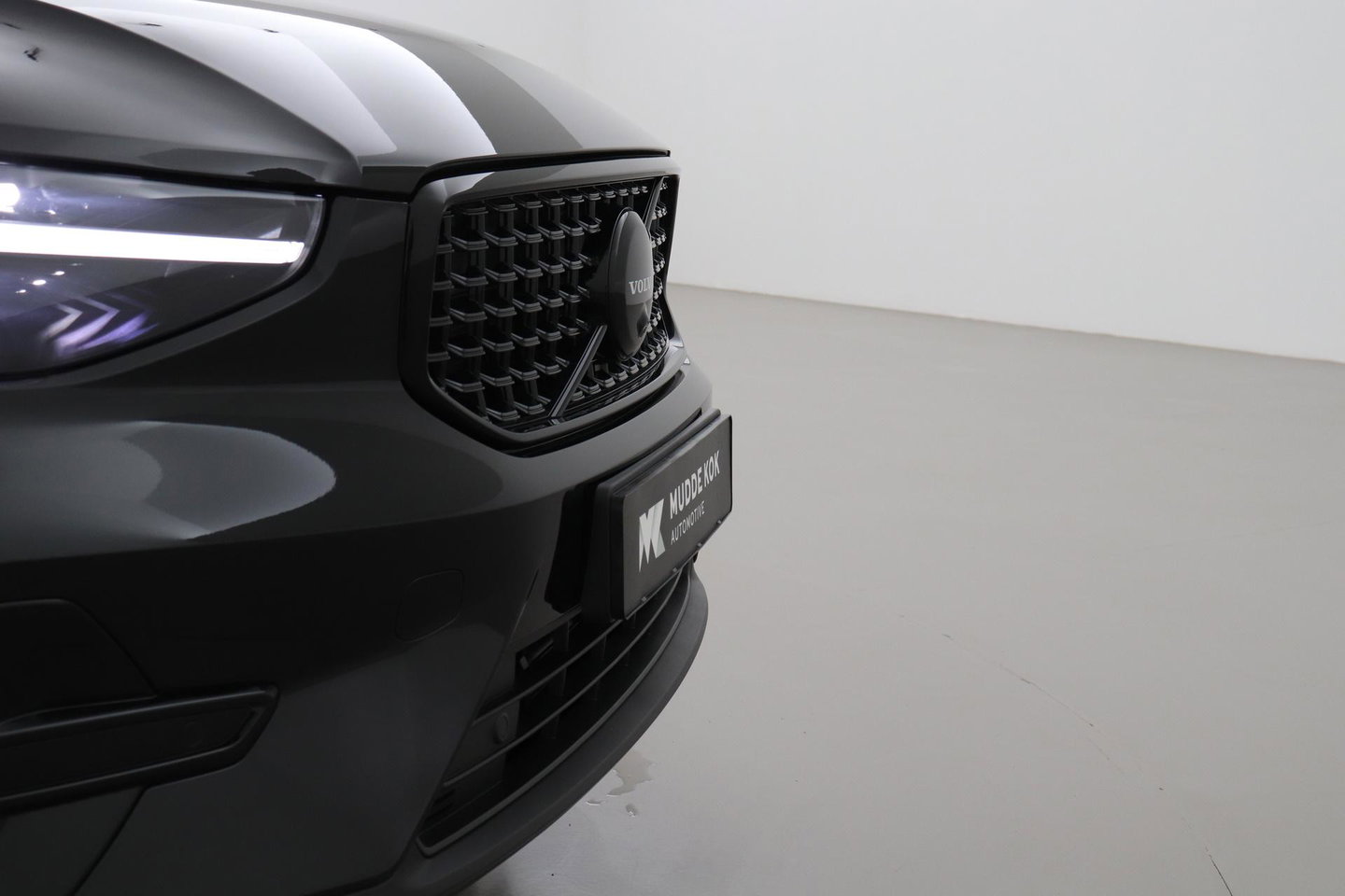 Volvo XC40 2.0 B3 Plus Black Edition | Harman/Kardon | BLIS | 360° Camera | Pilot Assist | Stoel+Stuurverwarming | Memory | ACC | 20 Inch