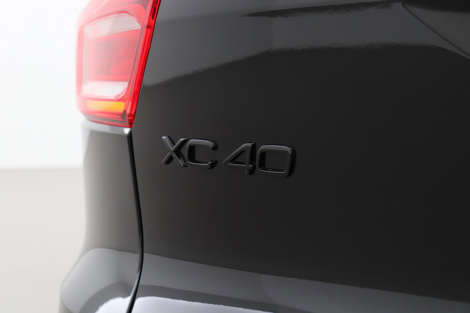 Volvo XC40 2.0 B3 Plus Black Edition | Harman/Kardon | BLIS | 360° Camera | Pilot Assist | Stoel+Stuurverwarming | Memory | ACC | 20 Inch