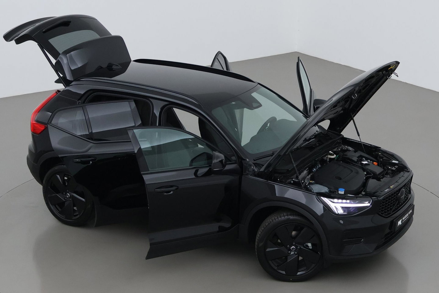Volvo XC40 2.0 B3 Plus Black Edition | Harman/Kardon | BLIS | 360° Camera | Pilot Assist | Stoel+Stuurverwarming | Memory | ACC | 20 Inch