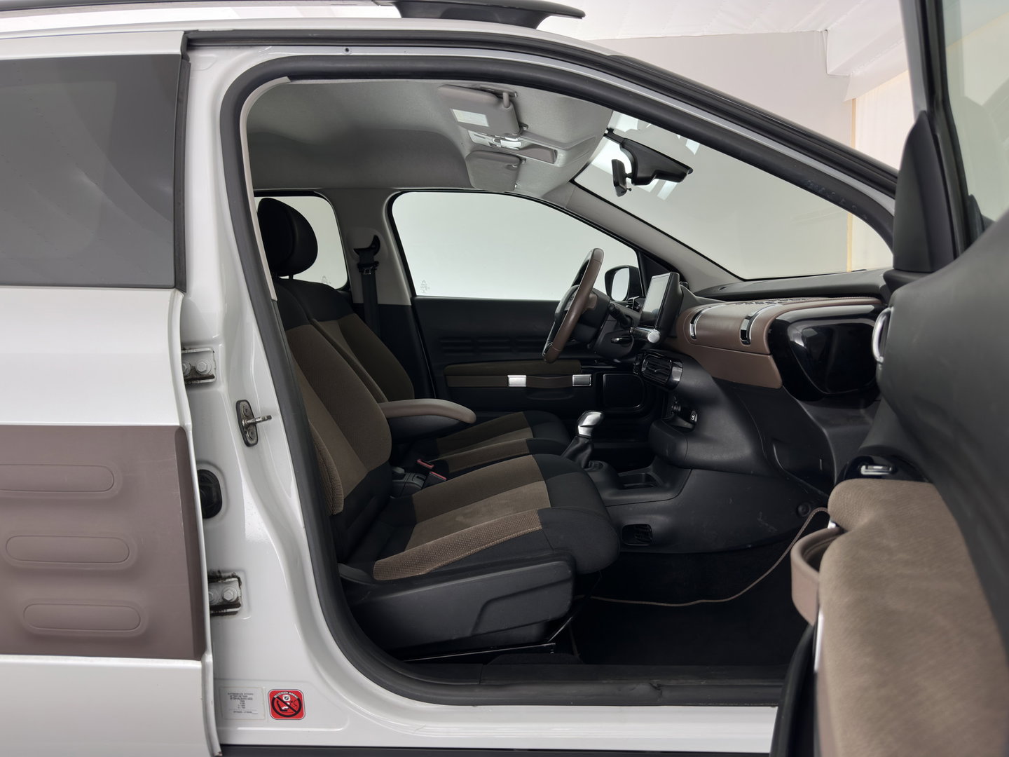 Citroën C4 Cactus 1.2 PureTech Business *NAVI-FULLMAP | ECC | PRIVACY-GLASS | PDC | CRUISE | COMFORT-SEATS | TOWBAR*