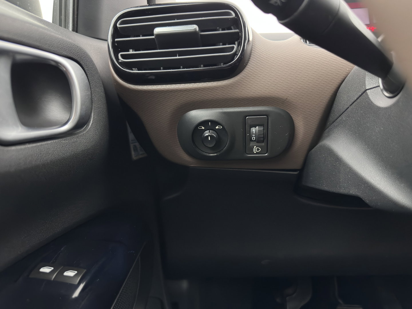 Citroën C4 Cactus 1.2 PureTech Business *NAVI-FULLMAP | ECC | PRIVACY-GLASS | PDC | CRUISE | COMFORT-SEATS | TOWBAR*