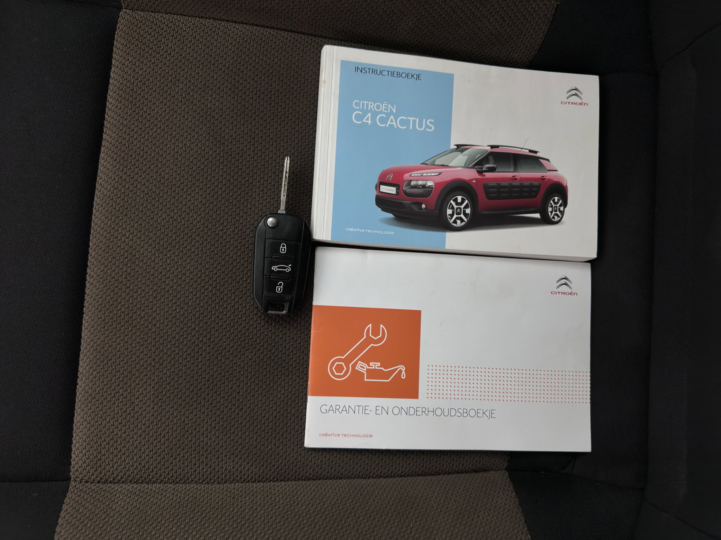 Citroën C4 Cactus 1.2 PureTech Business *NAVI-FULLMAP | ECC | PRIVACY-GLASS | PDC | CRUISE | COMFORT-SEATS | TOWBAR*