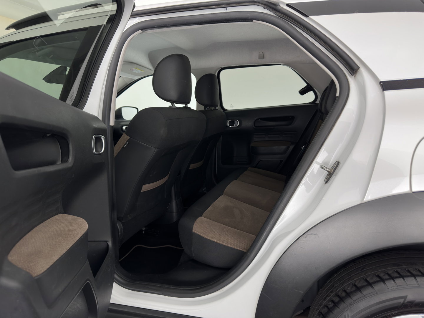 Citroën C4 Cactus 1.2 PureTech Business *NAVI-FULLMAP | ECC | PRIVACY-GLASS | PDC | CRUISE | COMFORT-SEATS | TOWBAR*