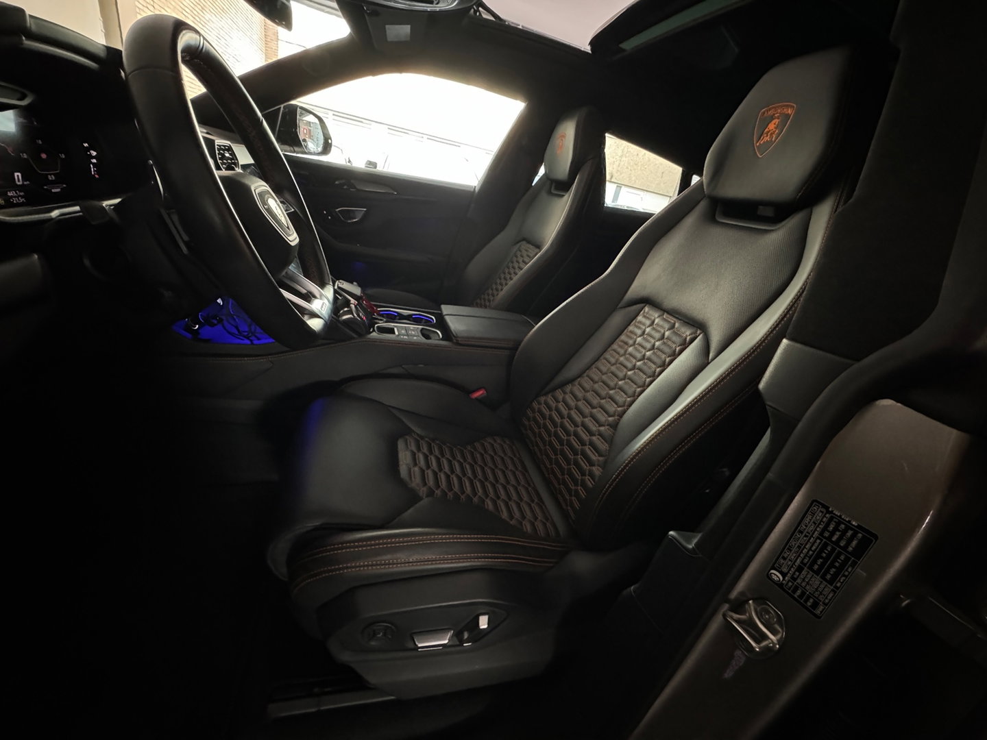 Lamborghini Urus 4.0 V8 Pano|Ceramic|B&O 3D|360 Camera|Massage