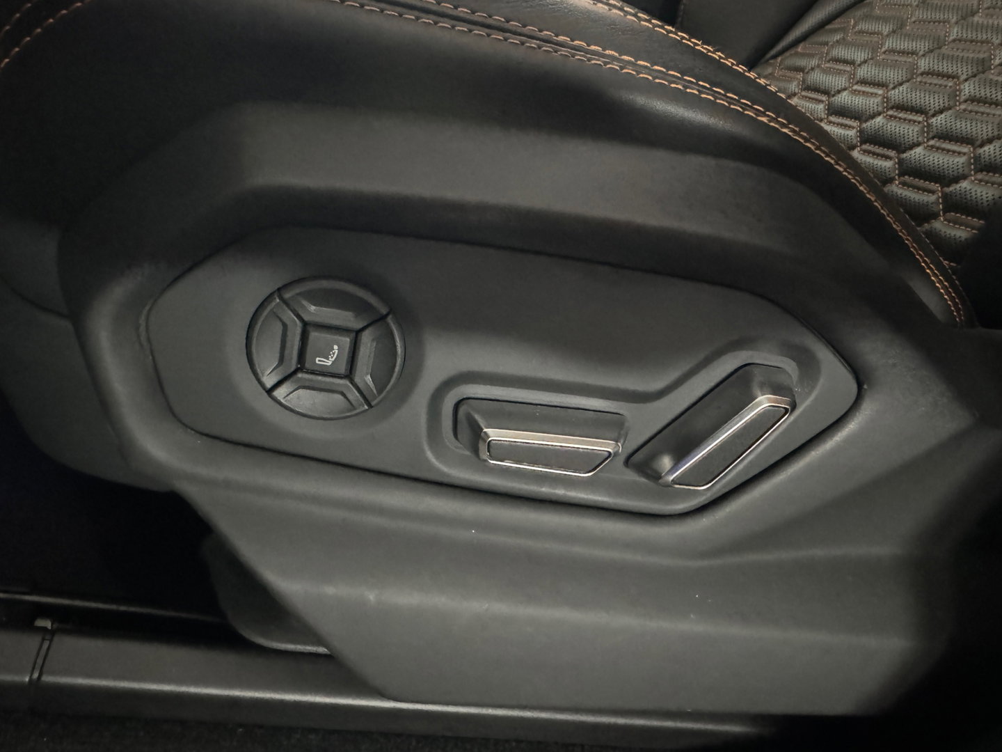Lamborghini Urus 4.0 V8 Pano|Ceramic|B&O 3D|360 Camera|Massage