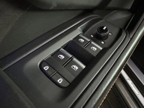 Lamborghini Urus 4.0 V8 Pano|Ceramic|B&O 3D|360 Camera|Massage