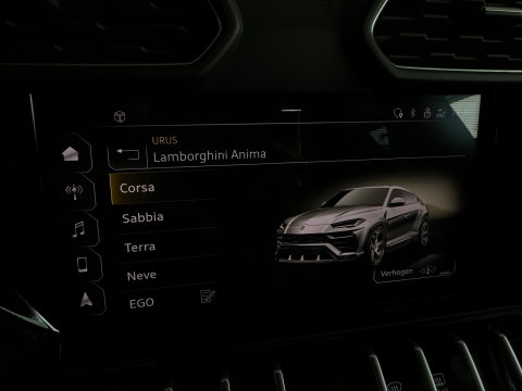 Lamborghini Urus 4.0 V8 Pano|Ceramic|B&O 3D|360 Camera|Massage