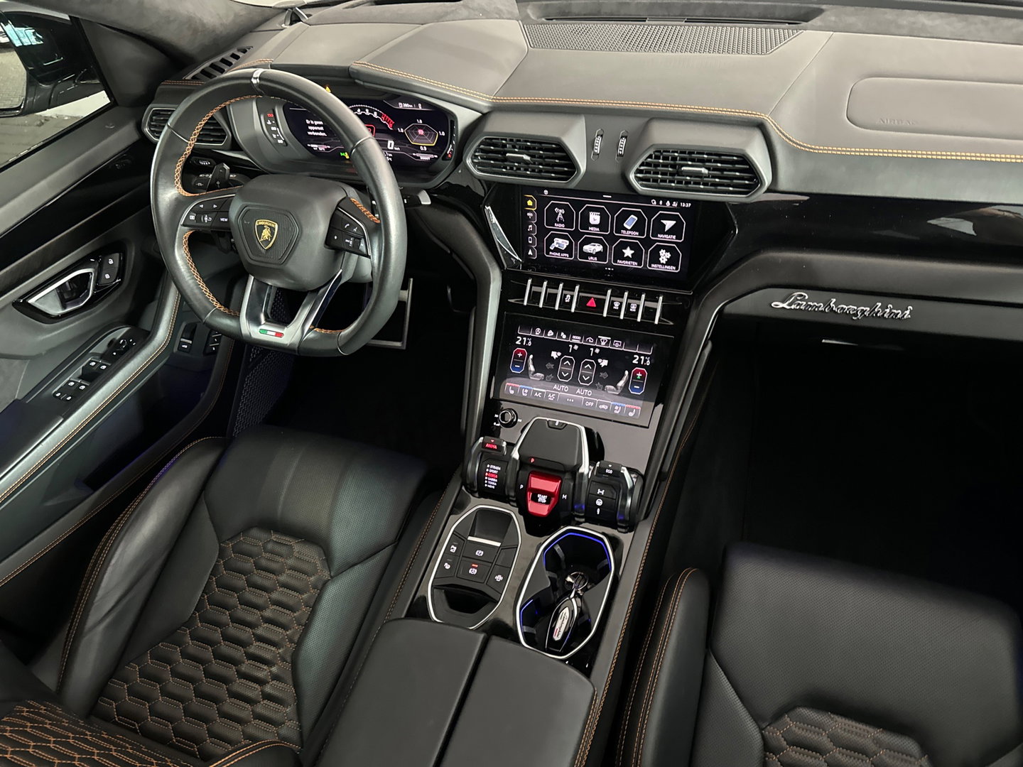 Lamborghini Urus 4.0 V8 Pano|Ceramic|B&O 3D|360 Camera|Massage