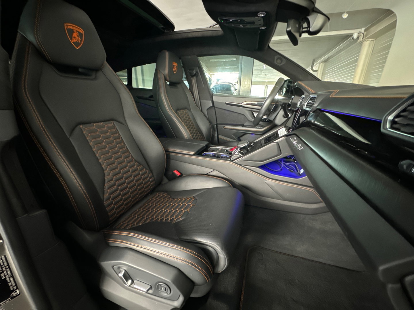 Lamborghini Urus 4.0 V8 Pano|Ceramic|B&O 3D|360 Camera|Massage
