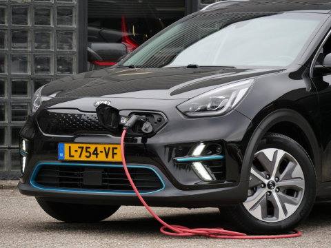Kia e-Niro 64kWh DYNAMICPLUSLINE/ SCHUIFDAK/ SOH 97%/ NL-AUTO 1STE EIGENAAR